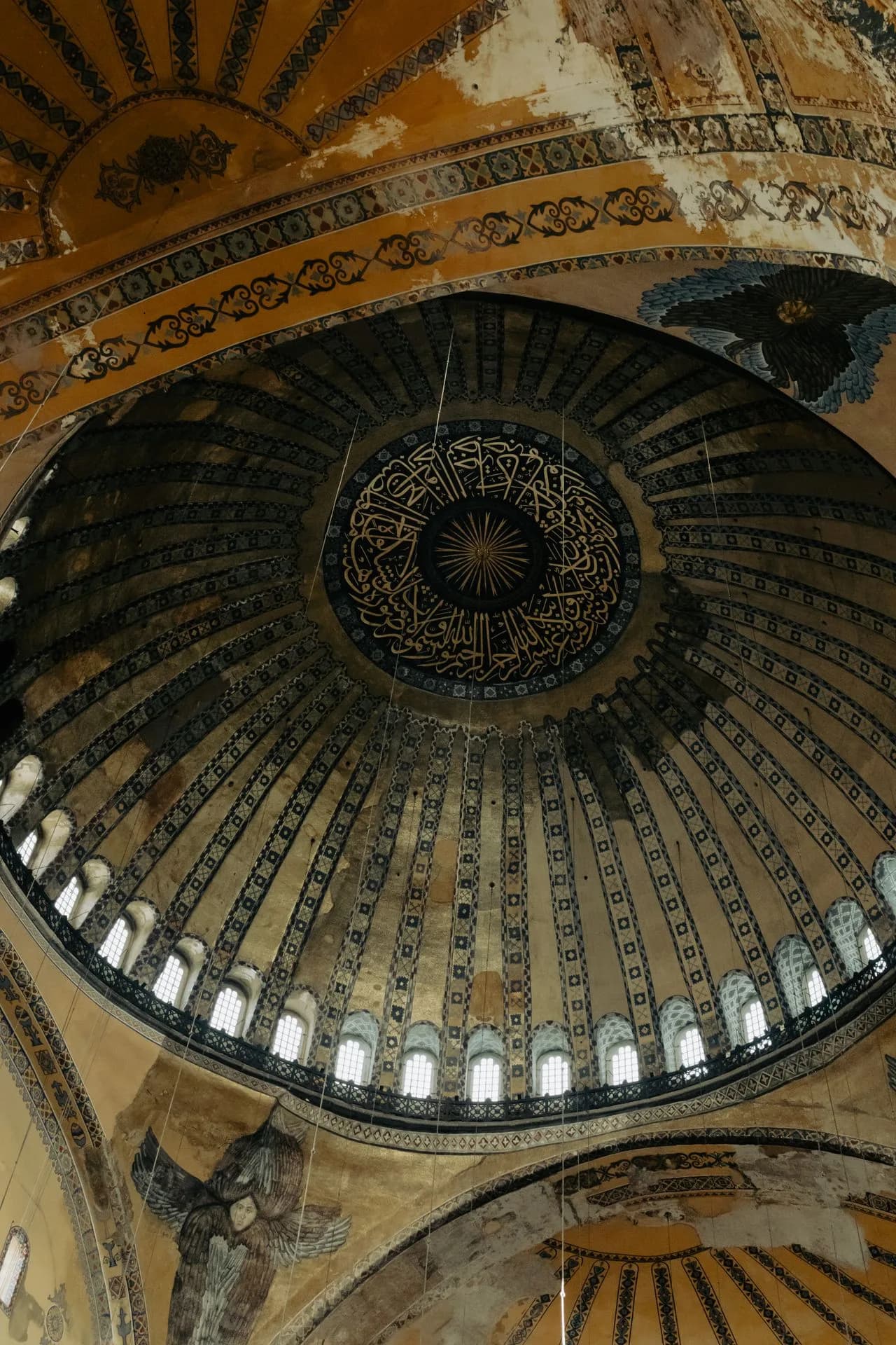 İstanbul'un En Büyük Hazinesi: Ayasofya'nın Sırlarını Keşfetmek — 3