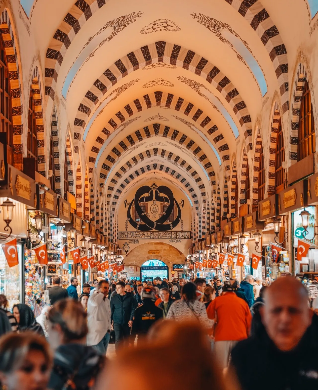 Ägyptischer Basar Istanbul Reiseführer (2026): Geschichte, Gewürze und Besuchs-Tipps